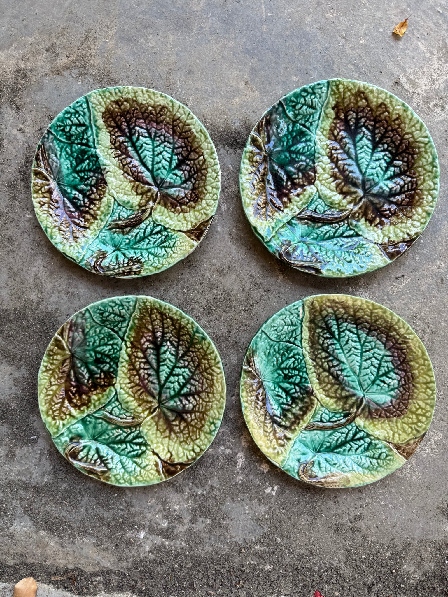 Majolica Begonia Leaf Plates, S/4